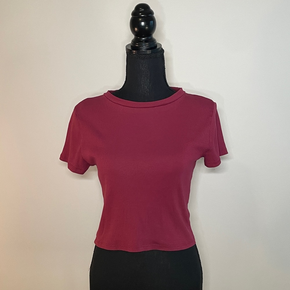 Cropped maroon red t-shirt from H&M in a size large.